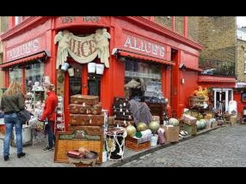 LONDON, the famous PORTOBELLO ROAD antiques market in Notting Hill (ENGLAND)