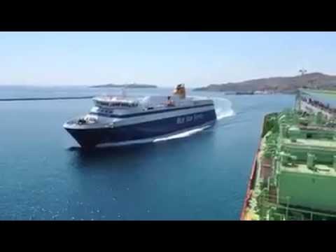 Blue Star Ferry docking like a boss!