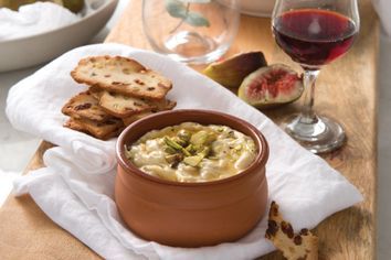 Baked goat’s cheese, fig and pistachio platter