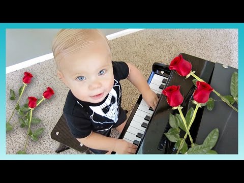 PIANO BABY GENIUS! | Look Who's Vlogging: Daily Bumps