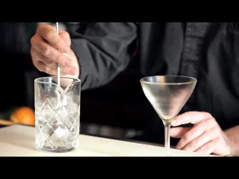 How to Stir a Cocktail - DrinkSkool Bar Techniques