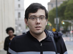 Martin Shkreli arrives to federal court in New York, Friday, Aug. 4, 2017. Jurors are starting their fifth day of deliberations at the federal securities fraud trial of the former pharmaceutical company CEO. (AP Photo/Seth Wenig)