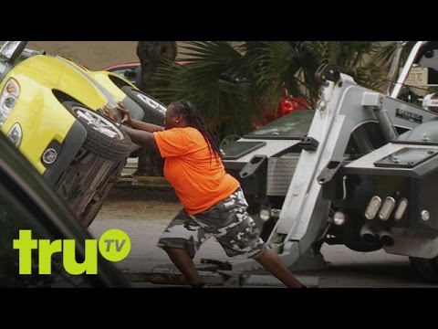 South Beach Tow - Rapping Smart Car Owner Makes Stupid Mistake