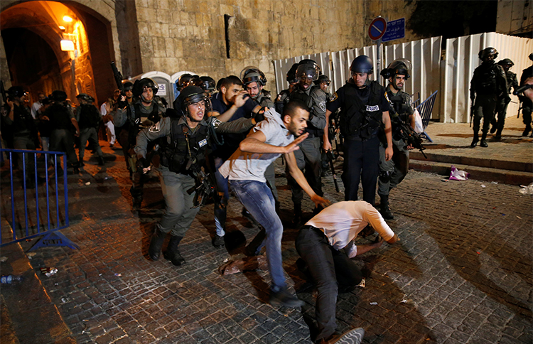 https://cpj.org/2017/07/two-journalists-injured-as-israeli-police-break-up.php