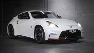 Nissan has slashed the price of its 370Z sports car.