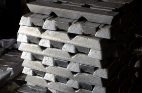 Benchmark aluminium on the LME ended down 0.1 per cent at $US2027.5 on profit-taking. Earlier it touched $US2043, its ...