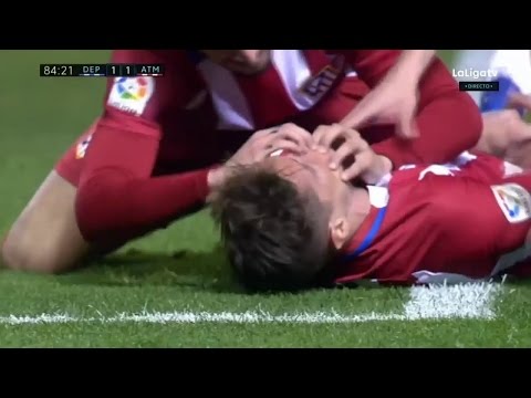 Fernando Torres Horrible Head Injury - Deportivo La Coruna vs Atletico Madrid 1-1 - La Liga 2017 HD