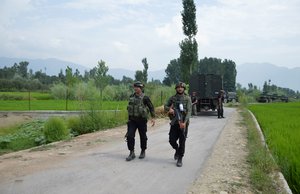 Indian Army soldiers during encounter in Gulab Bagh area of Tral in Pulwama district south kashmir on Wednesday 09, August 2017. A teenager died on Wednesday of the pellet injuries he sustained in clashes that broke between protesters and security forces near the site of an encounter in which three militants were killed in Pulwama district of Jammu and Kashmir.