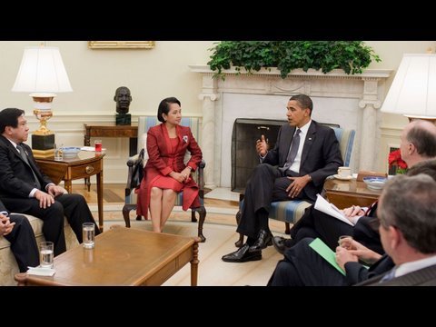 President Obama and President Gloria Macapagal-Arroyo Talk to the Press