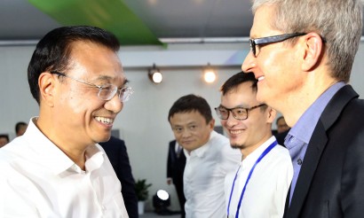 China's Premier Li Keqiang (left) shakes hands with Apple's chief executive Tim Cook. Photo: China Daily via Reuters