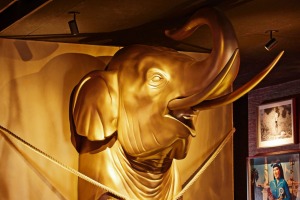 A gold elephant at Hotel Vagabond.