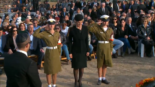 Australian FM Julie Bishop after she placed a wreath at the fresh grave of Ariel Sharon, January 13. 2013 (screen capture: YouTube)