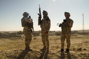 Iraqi Army soldiers. South of Mosul, Northern Iraq, Western Asia. 23 November, 2016.