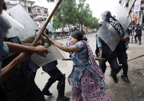 Bangladesh slum dweller fights back 2013