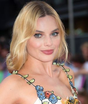 A recognisable Margot Robbie on the red carpet in London in August 2016. 