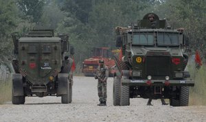 Indian Army soldiers take position near the site of a gunfight after militants stormed the District Police Lines (DPL) in Pulwama, some 30 kilometers south of Srinagar, the summer capital of Indian Kashmir, 26 August 2017. According to local news reports one militant, two Indian paramilitary soldiers of the Central Reserve police Force (CRPF) and a policeman were killed and six others injured in the ongoing gunfight.