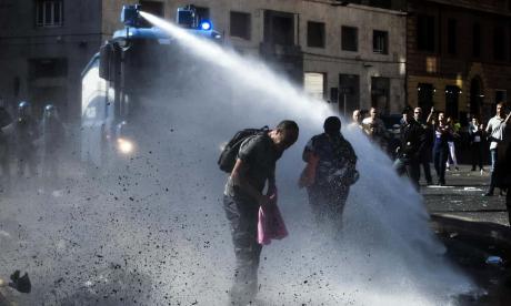 Police brutality leads to pro-migrant march in Rome