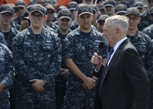 SILVERDALE, Wash. (Aug.9, 2017) Secretary of Defense Jim Mattis speaks with the crew of the Ohio-class ballistic missile submarine USS Kentucky (SSBN-737) during a visit to Naval Base Kitsap-Bangor.