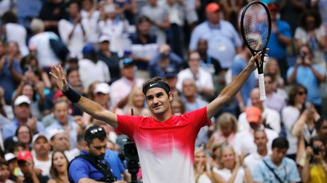 Roger Federer has battled through to the third round at the US Open.