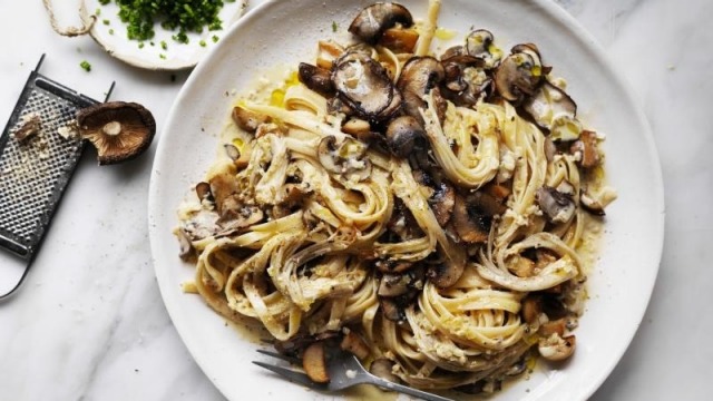 Simple five-mushroom fettuccini.