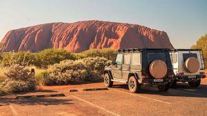 We cross the Simpson Desert in the Mercedes-Benz G300d Professional.