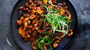 Pork neck braised with garlic and chilli.