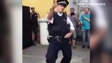 Policeman dazzles with dance moves at London's Notting Hill Carnival