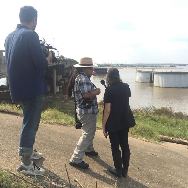 📸 Environmental justice activist Bryan Parras shows Democracy Now! a superfund site near the San Jacinto River in Baytown, just outside of Houston. In the background is an ExxonMobil refinery—the second largest refinery in the country. As we ended the interview we saw a plume of black smoke, billowing upward from the Arkema plant in Crosby. Tune into the show Tuesday to see a full toxic tour of the area after Hurricane Harvey.
#houston #hurricaneharvey #environment #crisis #arkema #crosby #harvey #democracynow