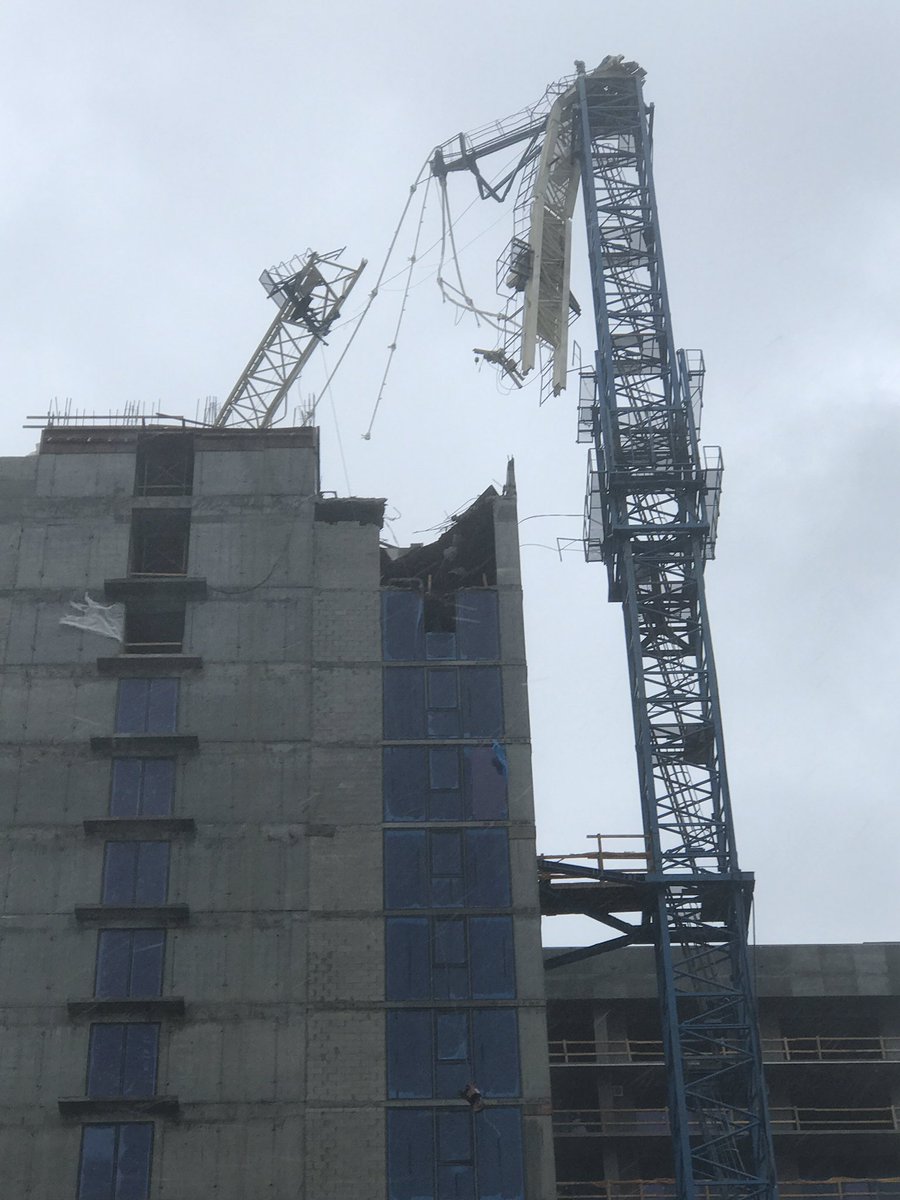 Crane snaps as Hurricane Irma winds howl through Miami