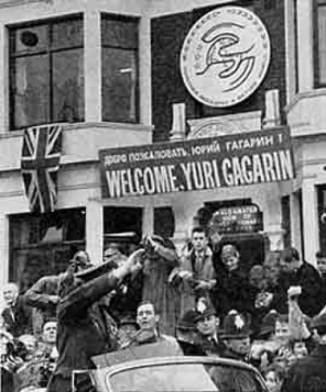 Yuri Gagarin cavalcade : Through the streets of Manchester