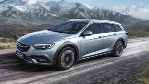 Opel gave the Insignia Country Tourer its public debut in Frankfurt.