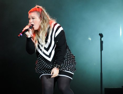 CHICAGO (July 1, 2017) - Kelly Clarkson performs during the opening ceremony for the 2017 DoD Warrior Games.