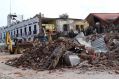 Soldiers remove debris from a partly collapsed municipal building after an earthquake in Juchitan, Oaxaca state, Mexico.