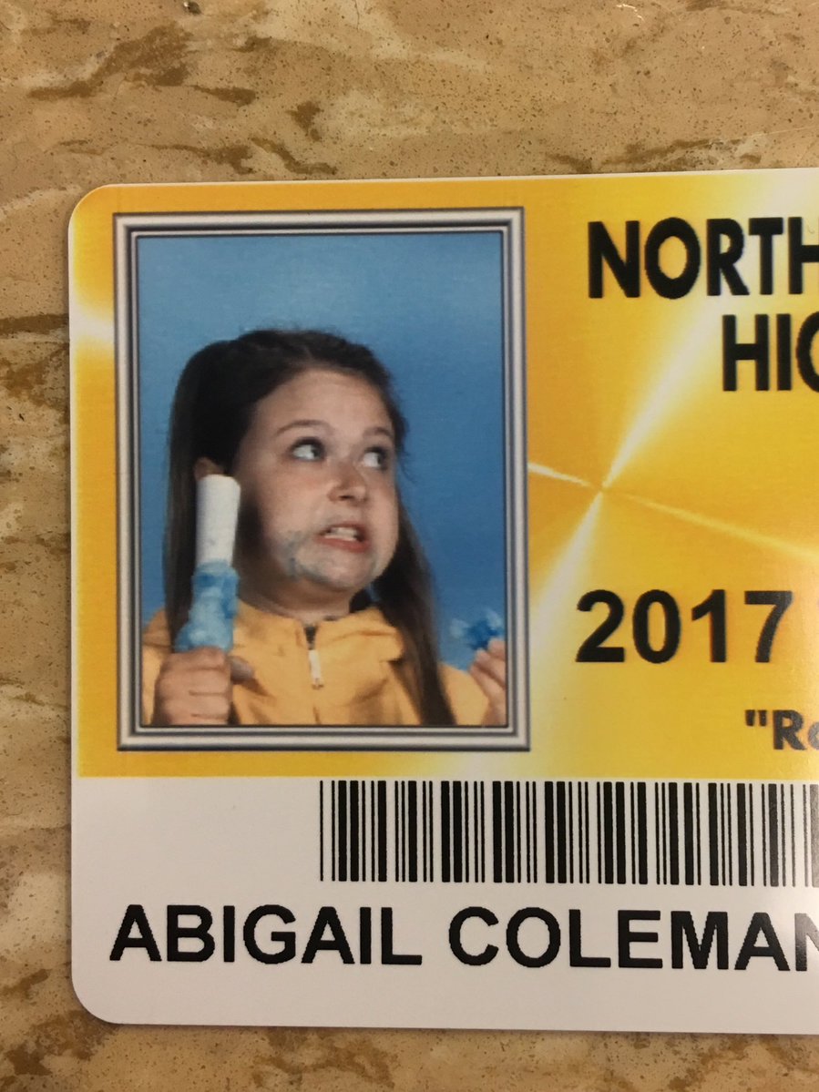 High school lets seniors go in costume for their IDs and it's fantastic