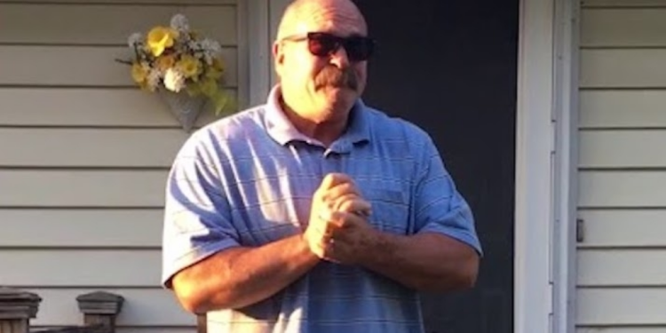 66 Year Old Bodybuilder Sees Color for the First Time in His Life With a Gift From His Family