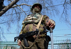 An indian Paramilitary troop stands guard during a curfew in Srinagar, Indian controlled Kashmir, Friday, Feb. 10, 2017. Authorities imposed a curfew in some parts of Indian-controlled Kashmir's main city to prevent a protest march to the disputed Himalayan region's office of United Nations Military Observer Group in India and Pakistan (UNMOGIP) called by separatist leaders seeking end of Indian rule.