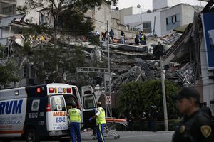 escue workers and volunteers search a building that collapsed after an earthquake in the Roma Norte neighborhood of Mexico City, Tuesday, Sept. 19, 2017.