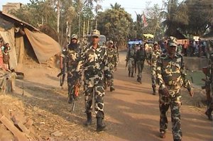 INDIA-CRPF-JAWAN-PATROLING-JAMALPURIndia CRPF Jawan Patroling on Jamalpur  at Burdwan in Eastern India ------ WN/BHASKAR MALLICK