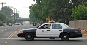 File - A Los Angeles Police Department vehicle (LAPD Ford Crown Victoria Police Interceptor) is een stationed at a burglary investigation, 13 June 2011.