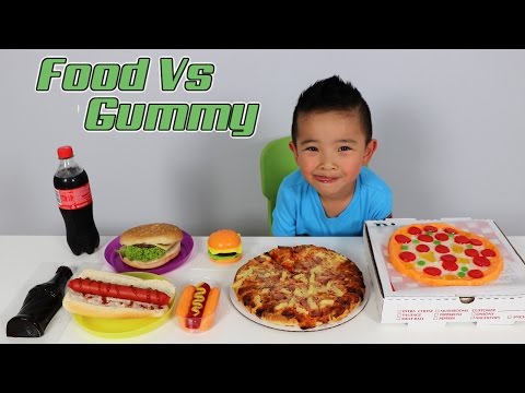 FOOD Vs Giant GUMMY Kids Fun Challenge Giant Candy sweets Food Tasting  Game Ckn Toys