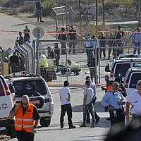 Israeli security forces and emergency personnel gather at the scene of a terror attack at the entrance to the settlement of Har Adar on September 26, 2017. (AFP Photo/ Menahem Kahana)