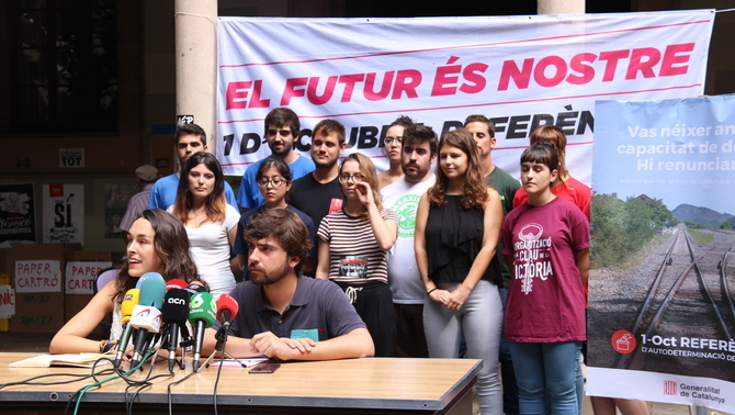 Representants d'Universitats per la República, en roda de premsa (ACN)