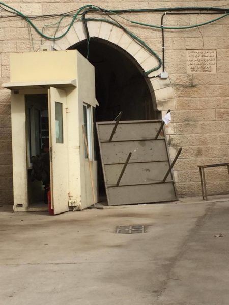 The checkpoint leading to the Ibrahimi Mosque was closed on Wednesday, an barricaded with an upturned table.