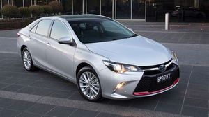 2017 Toyota Camry Hybrid Commemorative Edition