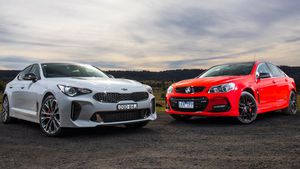 Holden Commodore SS-V Redline v Kia Stinger Si. 