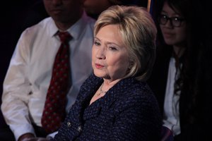 Former Secretary of State Hillary Clinton speaking at the Brown & Black Présidentialisme Forum at Sheslow Auditorium at Drake University in Des Moines, Iowa, 11 January 2016.