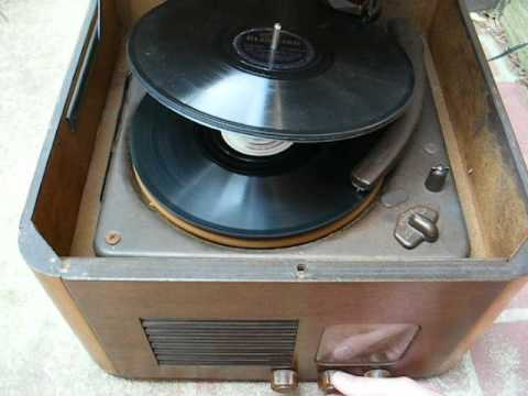 1947 Howard AM tube radio / 78 rpm record player (remake)