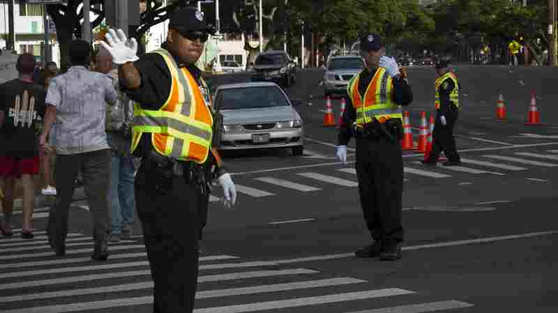 Honolulu's 'Distracted Walking' Law Takes Effect, Targeting Phone Users