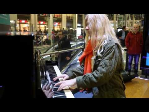 When professional pianists plays on the street Part 1