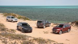 Off-road comparison: Land Rover Discovery v Ford Everest v Toyota Prado v Jeep Grand Cherokee.